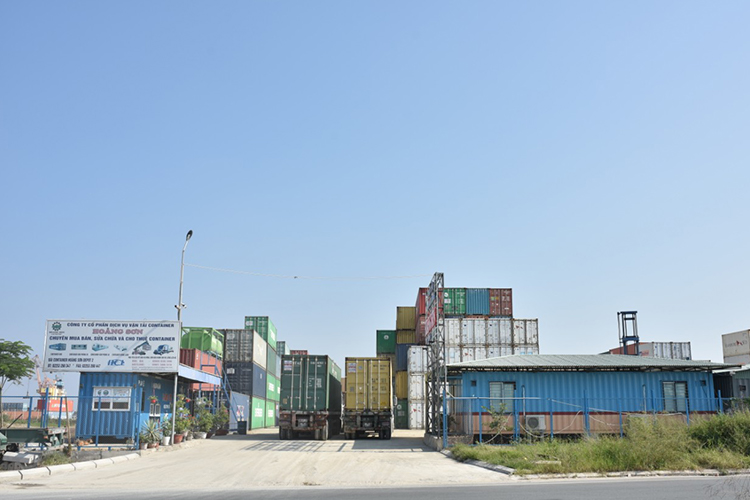 Bãi container Hoàng Sơn